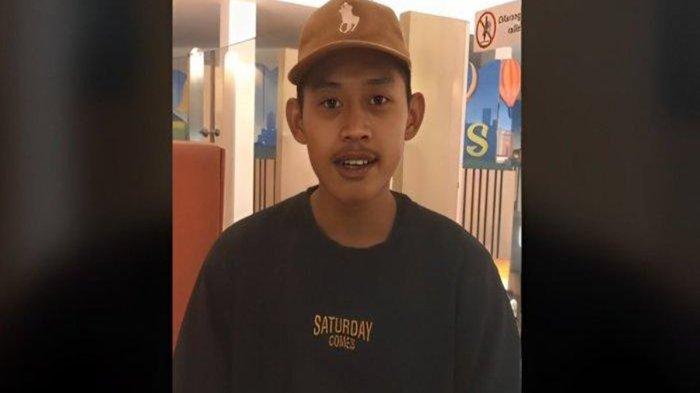 TikToker yang viral gegara ajak seorang kakek memuat konten uang Rp5 juta namun diberi hanya Rp200 ribu, kini banjir hujatan.