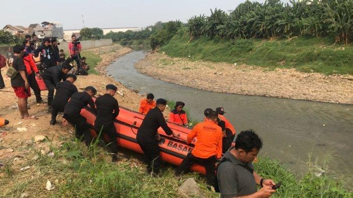 Tim Gabungan kembali melakukan pencarian korban lain di Kali Bekasi Pondok Gede Permai (PGP) Jatiasih, Minggu (22/9/2024).