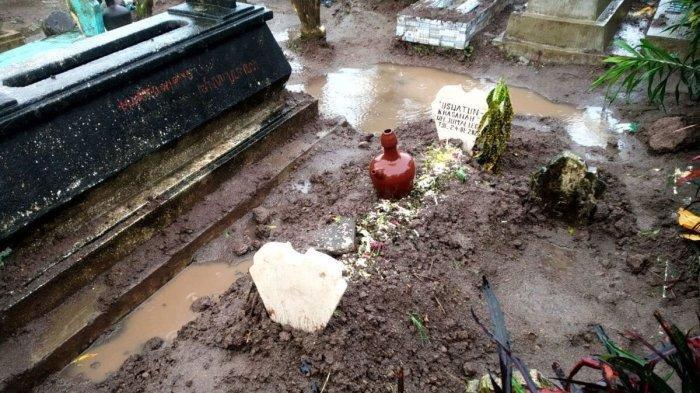 Tim Polda Jawa Timur menemukan potongan kaki yang diduga milik korban mutilasi perempuan di tempat pembuangan sampah di Kecamatan Sampung, Ponorogo