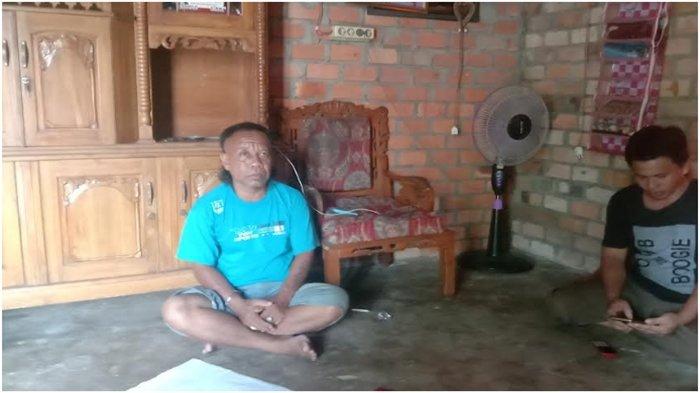 Tono (50) menceritakan putranya Jamit pemuda asal PALI dikabarkan ditahan polisi di Malaysia dan hilang terakhir kontak Mei 2023, Rabu (23/8/2023).