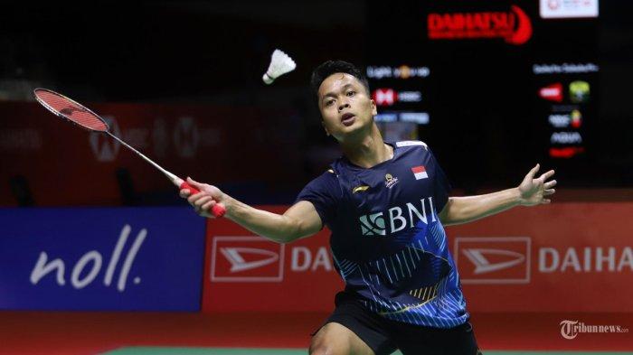 Tunggal putra Indonesia, Anthony Sinisuka Ginting saat melawan tunggal Singapura Loh Kean Yew pada babak perempat final Daihatsu Indonesia Masters 2024, di Istora Senayan, Jakarta, Jumat (26/1/2024). Anthony Ginting berhasil melahu ke semifinal usai menang dua set langsung dengan skor 21-17 dan 21-19.