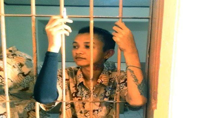 Ucil sempat mengirimkan pesan BBM kepada temannya yang bernama Lutfiah Habib Dinata menyinggung soal kematian Eki, kekasih Vina, tulis Mampus Eki Mati