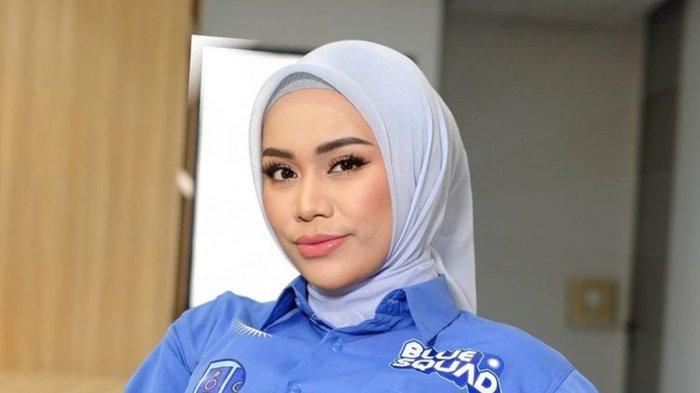 Wakil Ketua DPRD DKI Jakarta, Zita Anjani tengah heboh kepergok bolos saat rapat paripurna malah sibuk aktif di kegiatan lain.