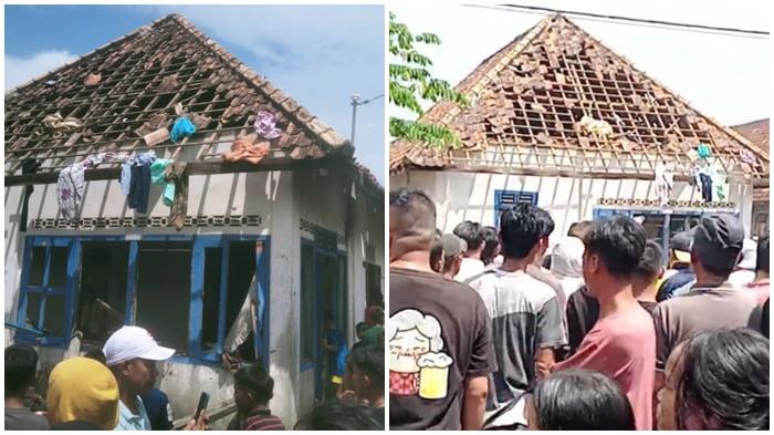 EMOSI WARGA -- Kondisi terkini rumah tersangka Rozi Yanto (20 tahun) di Dusun 3, Desa Menang Raya, Kecamatan Pedamaran, Kabupaten Ogan Komering Ilir pada Minggu (27/7/2025) siang. Rumah Rozi dirusak warga hingga keluarganya harus dievakuasi polisi karena Rozi membunuh dan merudapaksa bocah SD yang masih satu kampung dengannya.