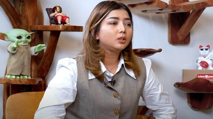 Youtuber Pratiwi Noviyanthi kini membongkar bukti usai ditantang hingga laporan dari pihak Agus, korban penyiraman air keras yang dibantunya.