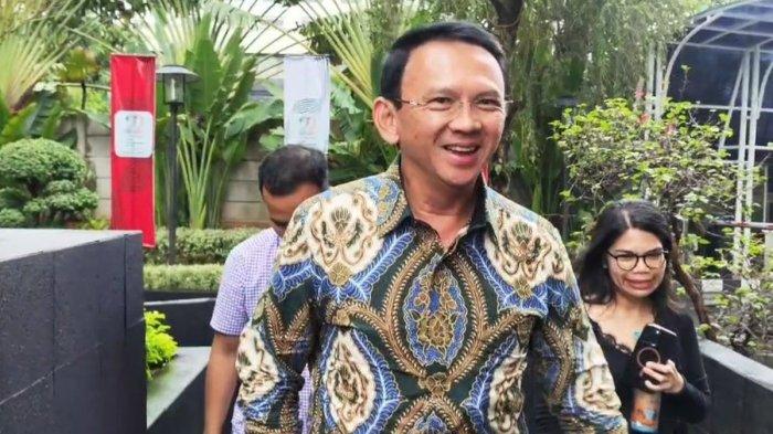 Politisi PDI-P Basuki Tjahaja Purnama atau Ahok tiba di Gedung Merah Putih Komisi Pemberantasan Korupsi (KPK), Kuningan, Jakarta, Kamis (9/1/2025).