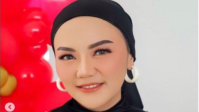 Siti Septi Ariyanti selebgram diduga diselingkuhi suami. Ia membongkar awal mula suami selingkuh