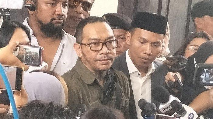 Jonathan Latumahina, ayah Crytalino David Ozora (17) menghadiri sidang perdana terdakwa penganiayaan berat, Mario Dandy Satrio (20) dan Shane Lukas (19) di Pengadilan Negeri Jakarta Selatan, Selasa (6/6/2023).