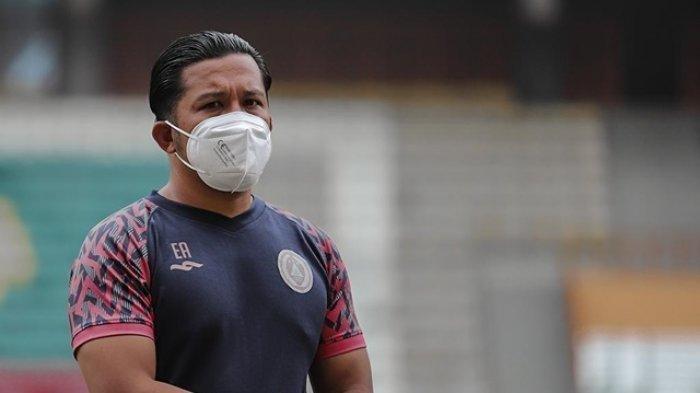 Dokter PSS Sleman, Elwizan Aminuddin, saat memantau latihan pemain PSS di Stadion Wibawa Mukti, Cikarang, Jawa Barat.