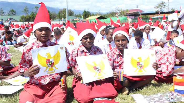 Warnai Burung Garuda, Puluhan Ribu Siswa Ikut Lomba Mewarnai Pakai
