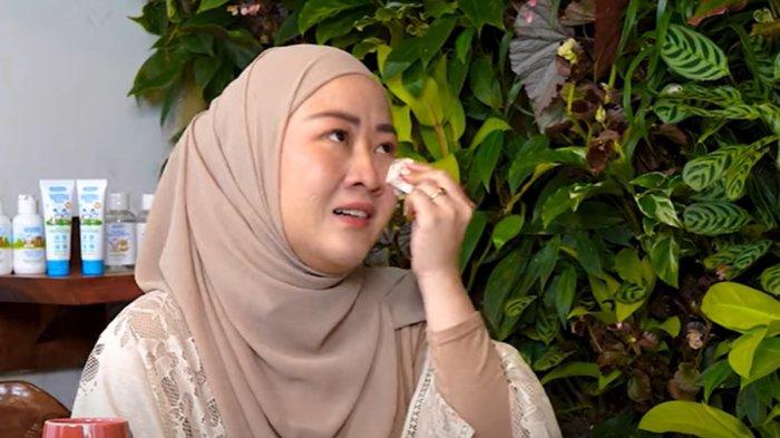 FANNY KONDOH HAMIL SETELAH SUAMI MENINGGAL - Tangkap layar YouTube Curhat Bang Denny Sumargo, Rabu (19/2/2025). Fanny Kondoh, selebgram dan istri Presdir Marugame Udon ini mengumumkan kehamilan usai sang suami meninggal dunia 2024 lalu.