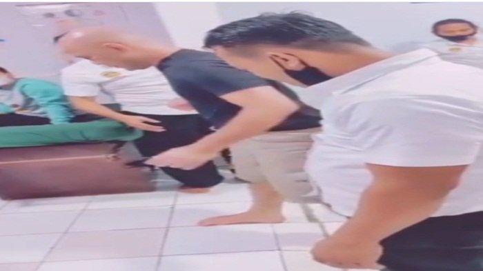 Harry Pantja sedang menjalani terapi