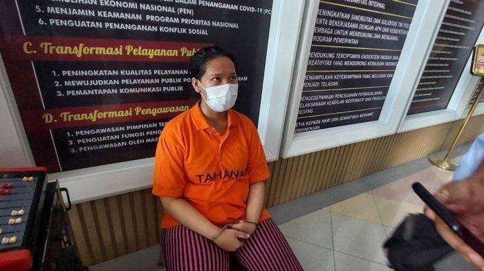 AVI, ibu muda di Samarinda yang tega membunuh bayi yang baru dilahirkannya. Ia bahkan menyimpan jasad bayinya di dalam termos