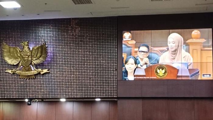 LESTI KEJORA MENANGIS - Lesti di sidang lanjutan uji materi Undang-Undang Nomor 28 Tahun 2014 tentang Hak Cipta yang digelar di Mahkamah Konstitusi, Jakarta Pusat, Selasa (22/7/2025).