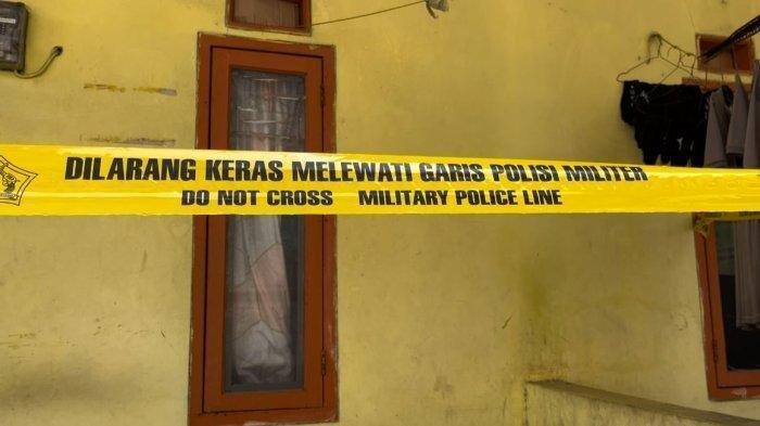 PEMBUNUHAN DI RUMAH KONTRAKAN - Mayat wanita ditemukan di sebuah rumah kontrakan kampung Bonjol, kelurahan Pondok Aren, kecamatan Pondok Aren, Kota Tangerang Selatan, Jumat (31/1/2025). Korban diduga dibunuh seorang anggota TNI AD.