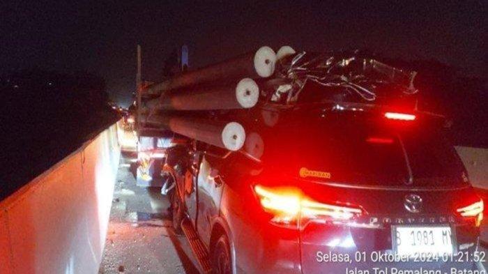 Kecelakaan mobil vs truk trailer melibatkan Kapolres Boyolali AKBP Muhamad Yoga Buana Dipta Ilafi di Jalan Raya Tol Batang Desa Kandeman Kecamatan Kandeman, Kabupaten Batang, Selasa (1/10/2024) sekira pukul 01.25 WIB.