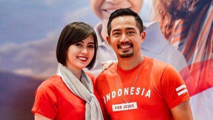 Potret Yama Carlos dan sang istri