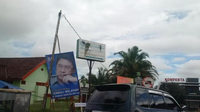 Baliho SO Bertebaran di Pali - Tribunsumsel.com