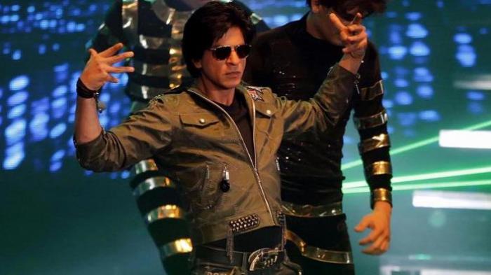 Shah Rukh Khan beraksi dalam konsernya yang berjudul Shah Rukh Khan Temptation Reloaded Live in Concert di Sentul International Convention Center (SICC), Bogor, Jawa Barat, Sabtu (8/12/2012) malam.