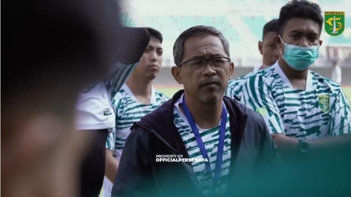 Aji Santoso saat memimpin latihan tim Persebaya Surabaya jelang lawan Bali United di Surabaya 730 Game