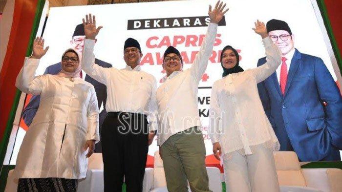 Anies Baswedan (dua kiri) dan Muhaimin Iskandar (dua kanan), ditemani istri masing-masing pada Deklarasi Capres Cawapres 2024 di Hotel Majapahit Surabaya, Sabtu (2/9/2023).