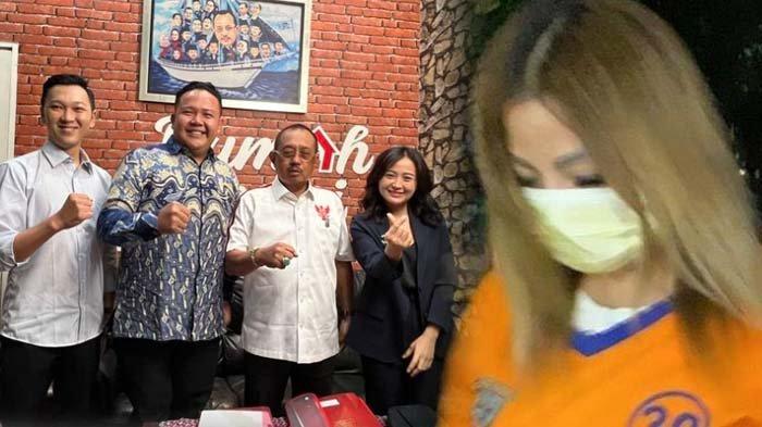 DITOLAK - Pengacara Jan Hwa Diana, Elok Dwi Katja saat bertemu Wawali Armuji di Rumah Aspirasi di Jalan Walikota Mustajab No. 78, Surabaya, pada Selasa (27/5/2025). Armuji menolak membantu mengembalikam surat berharga eks karyawan. 