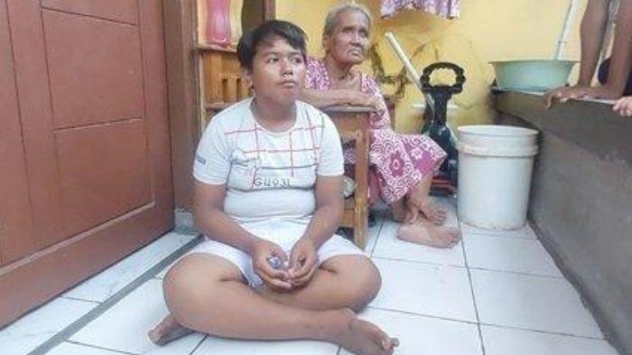 Babas, disabilitas yang viral bantu ambulans