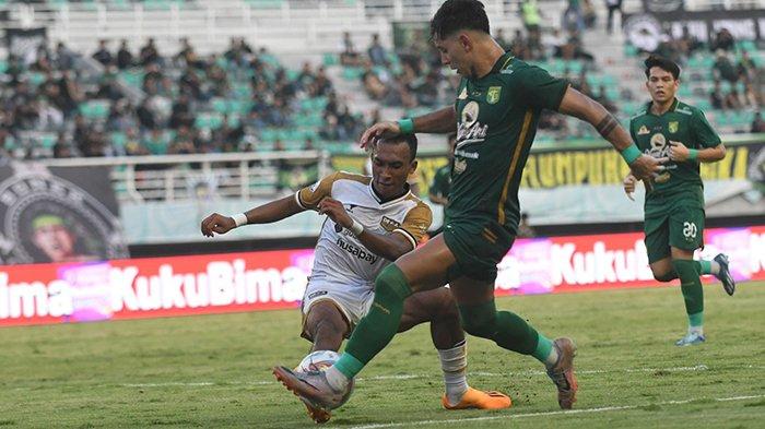 Bruno Moreira, penyerang Persebaya Surabaya gagal membawa timnya meraih kemenangan saat lawan Dewa United di Liga 1. bajul Ijo dibantai )-3 atas Dewa United