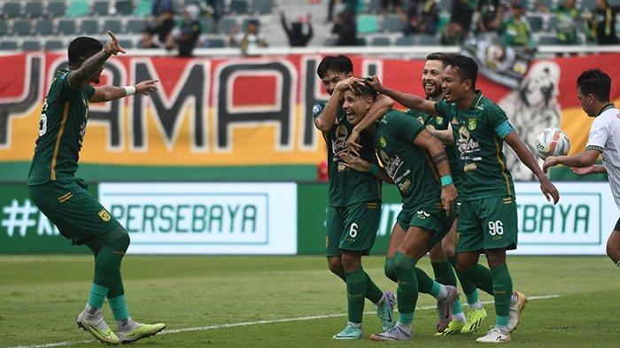 Bruno Moreira, penyerang Persebaya saat merayakan gol ke gawang PSS Sleman pada Liga 1. Paul Munster mengaku, setelah lawan PSS Sleman yang mampu dimenangi Persebaya 2-1, pelatih asal Irlandia Utara itu segera melakukan evaluasi