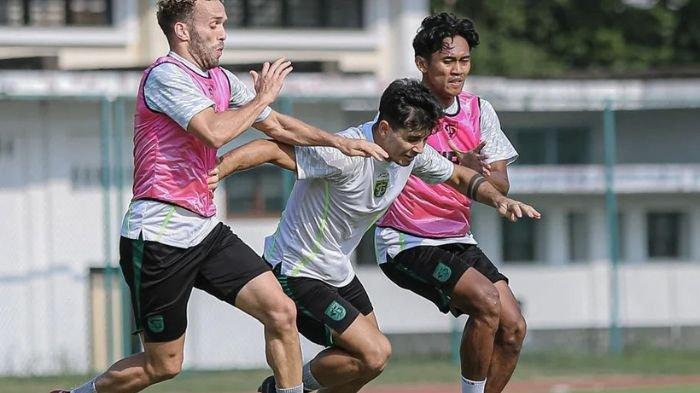 Bruno Moreira saat menjalani latihan bersama skuad Persebaya Surabaya jelang laga melawan PSIS Semarang