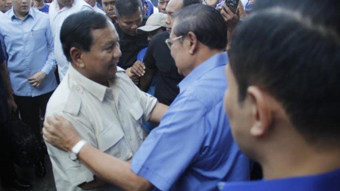 Ketua Majelis Tinggi Partai Demokrat Susilo Bambang Yudhoyono (SBY) saat bertemu Capres Prabowo Subianto.
