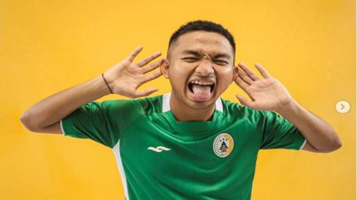 Mantan Gelandang Persebaya Surabaya Hambali Tholib saat diumumkan resmi ke PSS Sleman. 