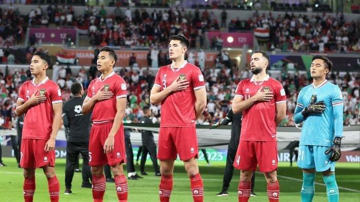 Elkan Baggot (Tengah) saat memperkuat Timnas Indonesia