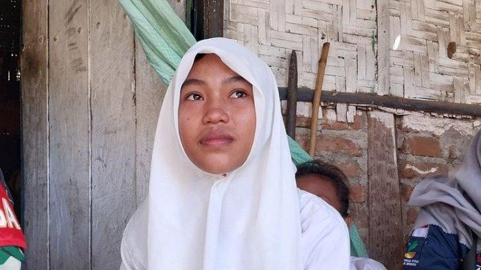 Elsa jalan kaki ke sekolah