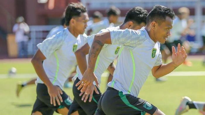 Ferdinand Sinaga saat melakoni latihan Persebaya Surabaya jelang lawan Rans Nusantara FC