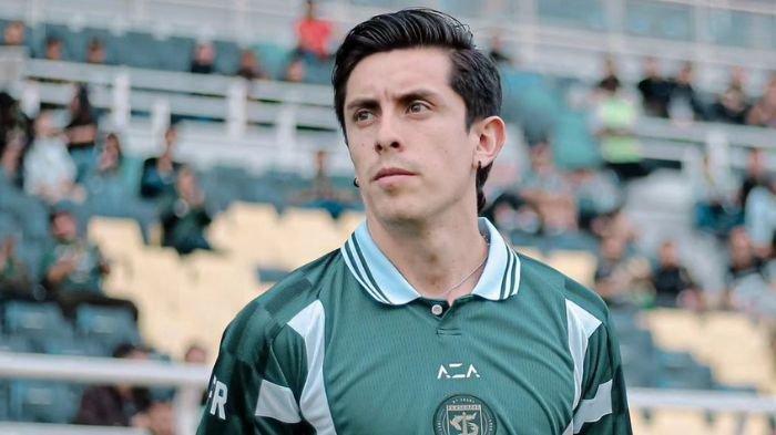 Bintang Persebaya Surabaya, Francisco Rivera saat menikmati atmosfir Stadion Gelora Bung Tomo