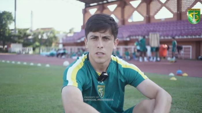 Pemain asing Persebaya Surabaya, Francisco Rivera saat sesi latihan di Lapangan Thor, Surabaya