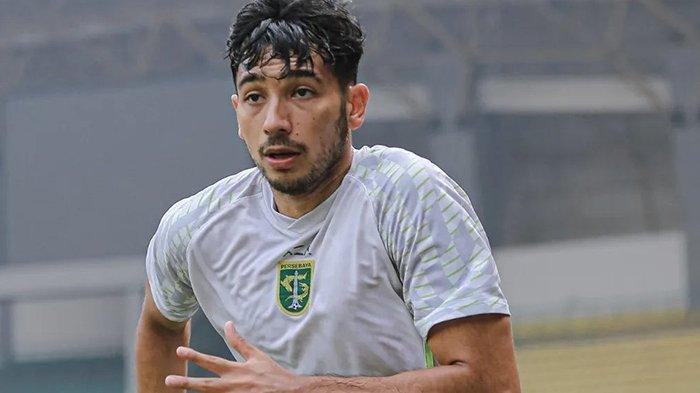 George Brown, bek kanan Persebaya Surabaya menjadi satu-satunya pemain tim berjuluk Bajol Ijo itu yang dipanggil seleksi Timnas U-24 Indonesia untuk ajang Asian Games 2022 di China.
