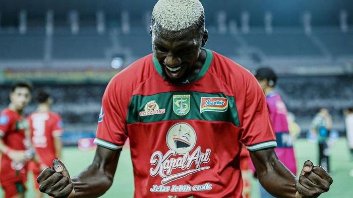 Gilson Costa merayakan kemenangan bersama Persebaya Surabaya