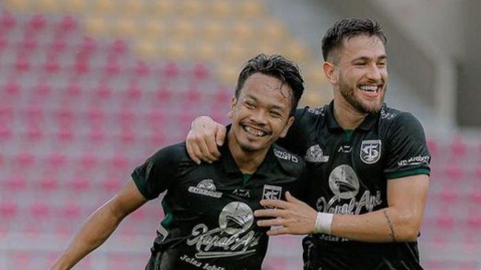 Higor Vidal dan M Hidayat mencetak gol di laga uji coba Persis vs Persebaya, Sabtu (26/11)