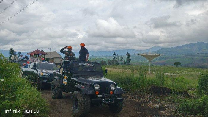 Serunya naik Jeep melintasi jalur-jalur wisata di Kawah Wurung Bondowoso