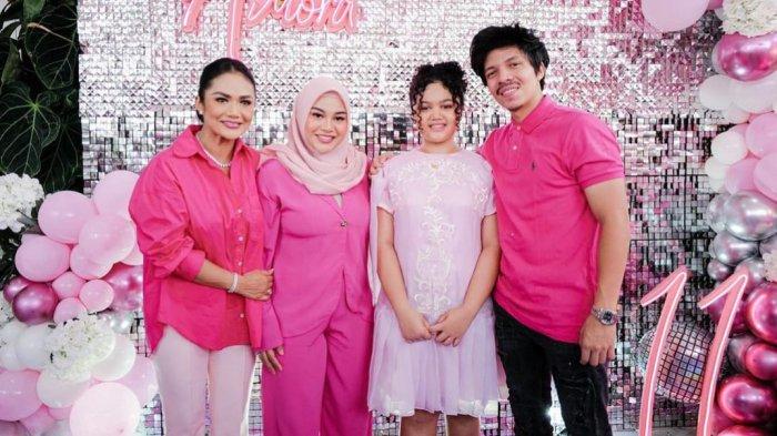 Bagi Aurel Hermansyah dan Atta, usia Amora Lemos terbilang tanggung, karena sudah bukan anak-anak lagi. Hal itu membuatnya kebingungan mencari kado.