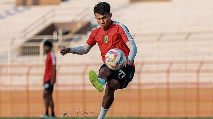 Kasim Botan saat menjalani latihan bersama Persebaya.
