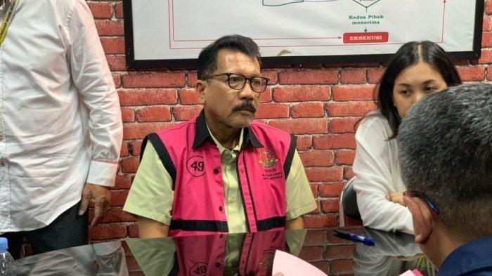 TIMBUN UANG Rp1 TRILIUN - Foto Tuntuk ilustrasi berita sosok Zarof Ricar, mantan Pejabat Mahkamah Agung (MA) yang timbun uang hampir Rp 1 Triliun di rumahnya.