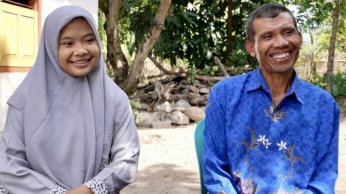 Gigih dan ayahnya, Muhidin, yang berprofesi sebagai guru honorer