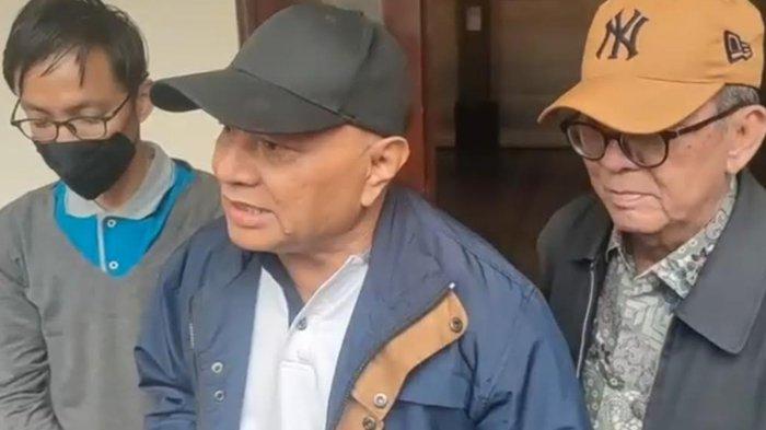 Kuasa Hukum lima saksi dan satu tersangka kasus kebakaran di Bromo Probolinggo, Mustaji, saat menjelaskan lemahnya pengawasan BBTNBTS terhadap pengunjung, Jumat (15/9/2023).