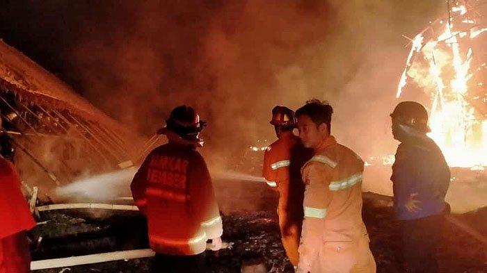 Gudang Tembakau PTPN X Kertosari di Desa Tisnogambar, Kecamatan Bangsalsari, Kabupaten Jember, terbakar pada Rabu (6/9/2023) dini hari.