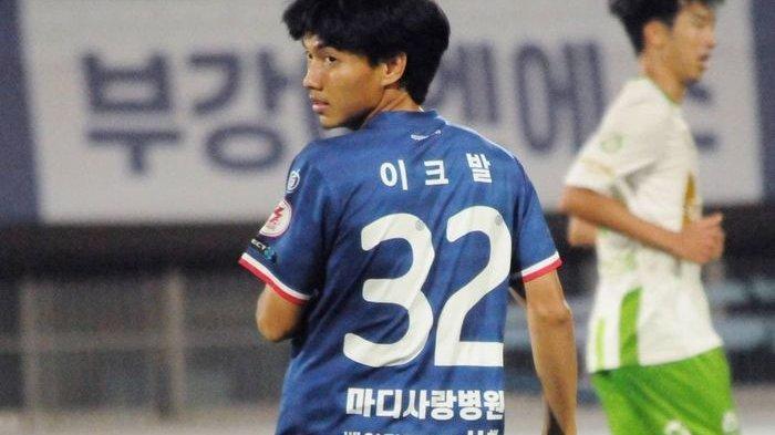 M Iqbal saat masih membela Cheongju FC (Klub Kasta Ketiga Korea Selatan). Eks Timnas U-19 itu akan menjalani trial bersama Persebaya Surabaya