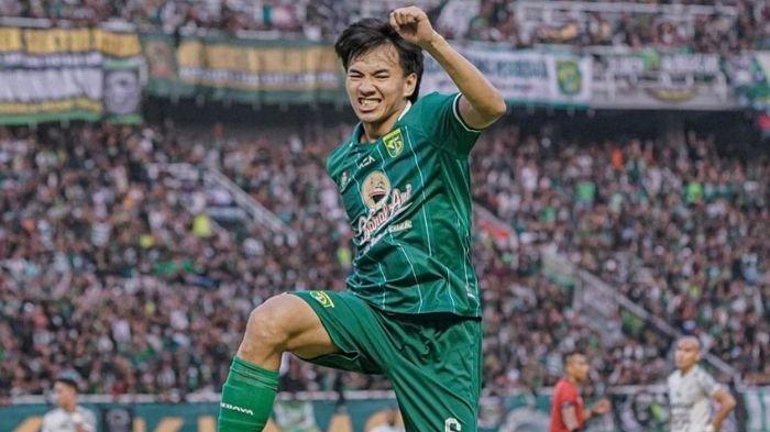 M Iqbal saat merayakan gol di laga pramusim Persebaya Surabaya
