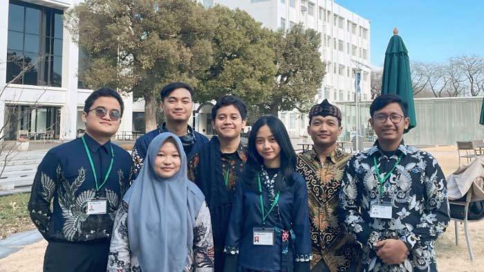 RUTIN KIRIM MAHASISWA KE JEPANG - Tujuh mahasiswa PENS mengikuti program pelatihan di KAIT, Kanagawa International Technolog, Jepang. Pelatihan berlangsung hingga tiga bulan.